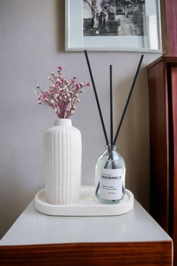 Havalı Tasarım Dekoratif Iskandinav Tarz 15 cm Kuru Çiçek Pampas Vazosu Fresh Soft Oda Kokusu Set Standlı - Image 1