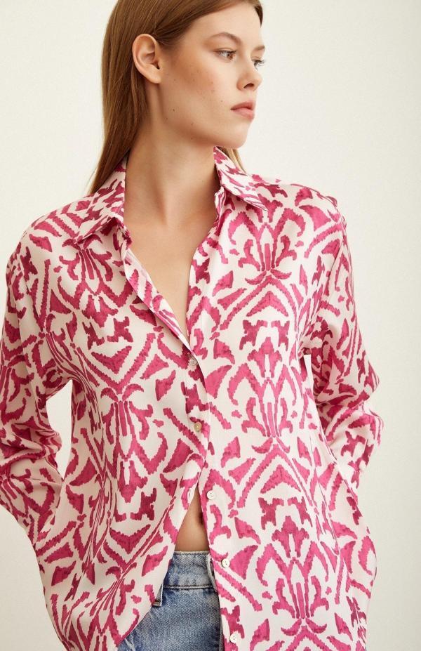 V Yaka Desenli Saten Gömlek Fuşya - Image 1
