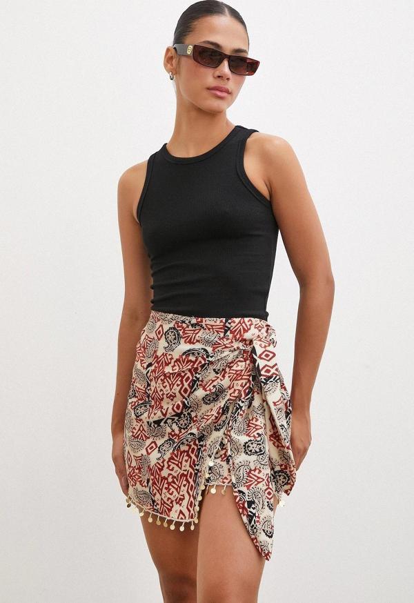 Pul Aksesuarlı Bağlamalı Mini Etek Bej - Image 1