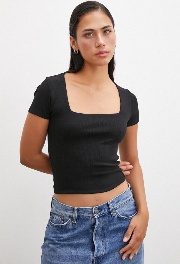 Kare Yaka T-shirt Siyah - Image 1