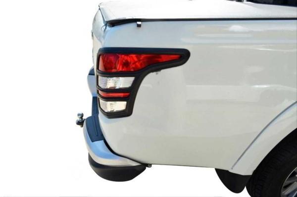 Mitsubishi L200 2015-2019 Far Stop Çerçeve Kaplama Siyah - Image 1