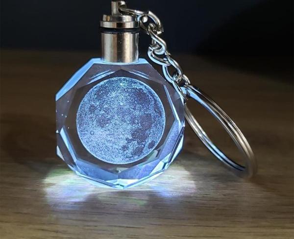 Dolunay Tasarımlı Işıklı Anahtarlık - Image 1