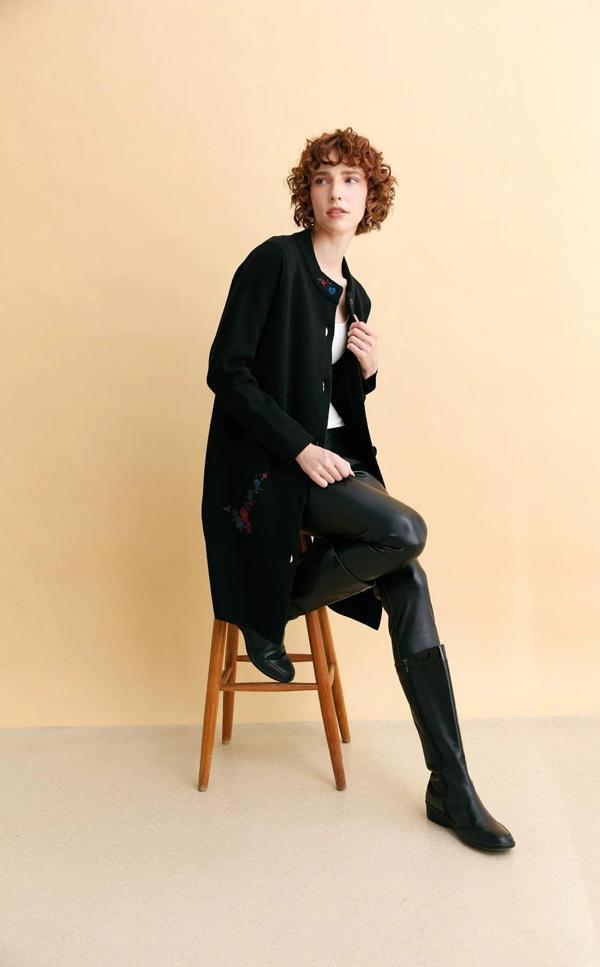 Desen Triko Kadın Dik Yaka Cebi İşlemeli Uzun Yün Kaban 24012 Siyah - Image 1