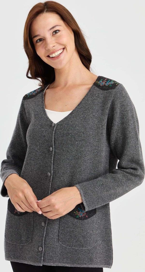 Desen Triko Kadın V Yaka Omzu ve Cebi Keçe İşlemeli Yün Ceket 23009 Füme - Image 1