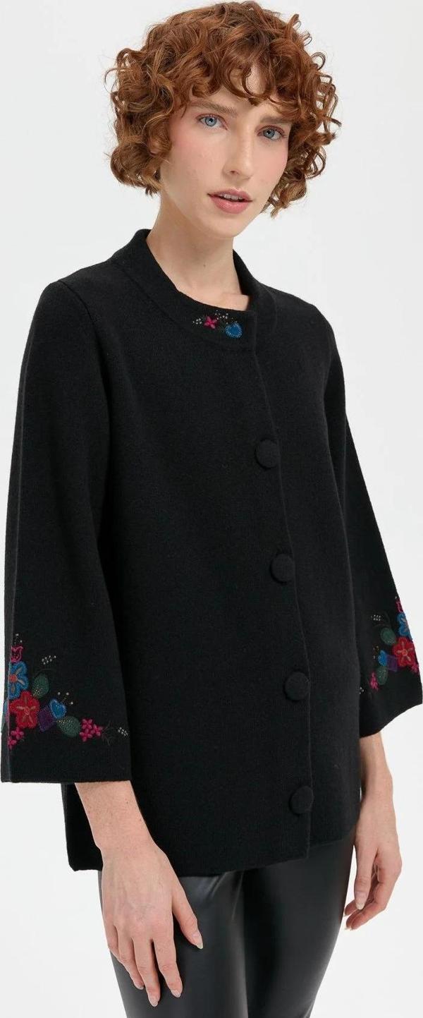 Desen Triko Kadın Dik Yaka Kolu ve Yakası İşlemeli Kısa Yün Ceket 24011 Siyah - Image 1