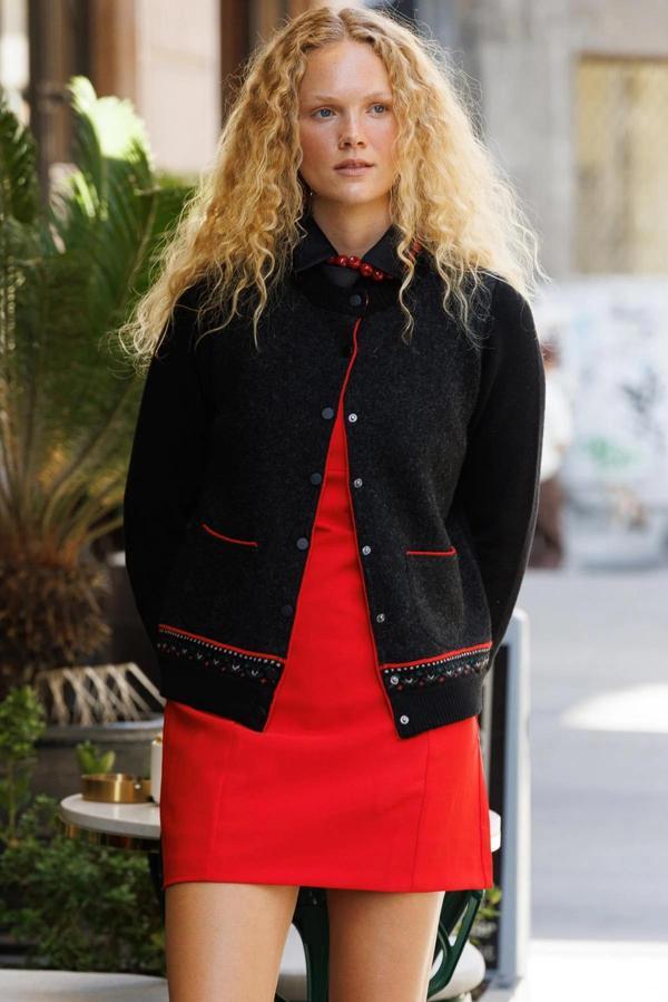 Desen Triko Kadın Sıfır Yaka Eteği ve Kol Ucu Desenli Yün Ceket 24085 Siyah - Image 1