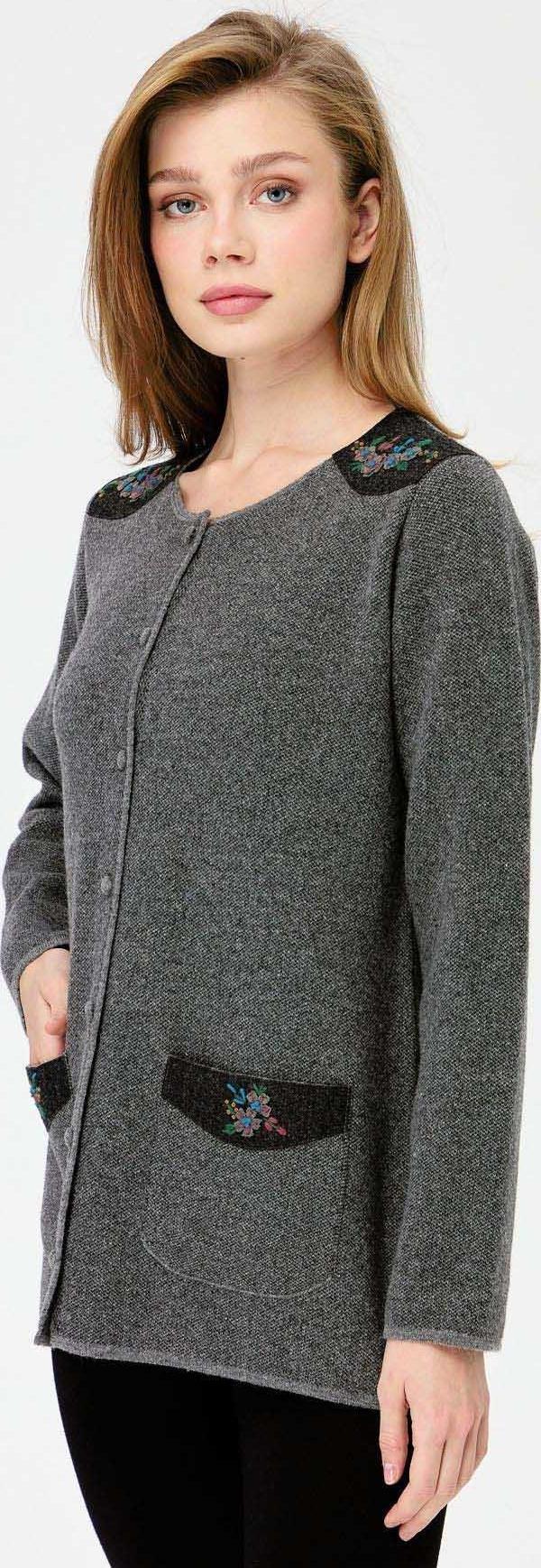 Desen Triko Kadın Sıfır Yaka Omzu ve Cebi Keçe İşlemeli Yün Hırka 23008 Füme - Image 1