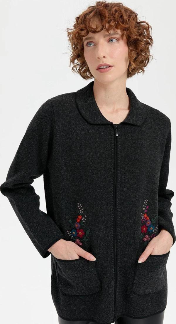 Desen Triko Kadın Polo Yaka İşlemeli Kısa Yün Hırka 24005 Siyah - Image 1