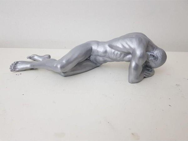 Arose Yatan Adam Gümüş Ev Ofis Dekoru - Image 1