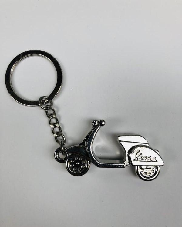 Mega Oto Market Oto Araba Krom Vespa Anahtarlık Metal N11.6627 - Image 1