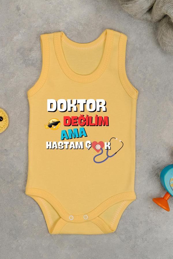 Doktor Değilim Ama Hastam Çok Baskılı Pamuk Atlet Zıbın - Image 1