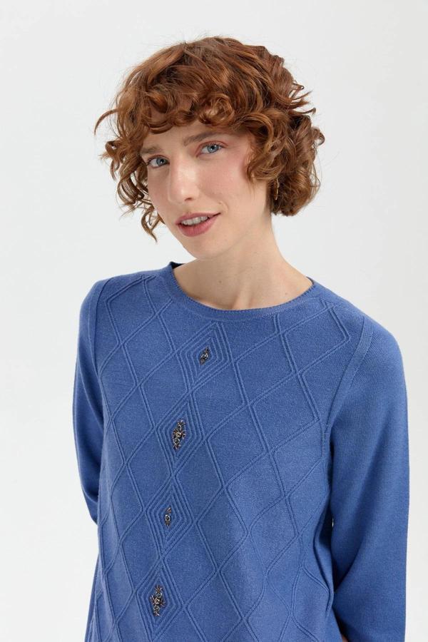 Desen Triko Önü Baklavalı Boncuk İşlemeli Sıfır Yaka Kadın Kazak 24175 - Image 1