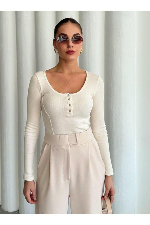 Laluvia Ekru Sedef Düğmeli Uzun Tshirt - 2634 - Image 1