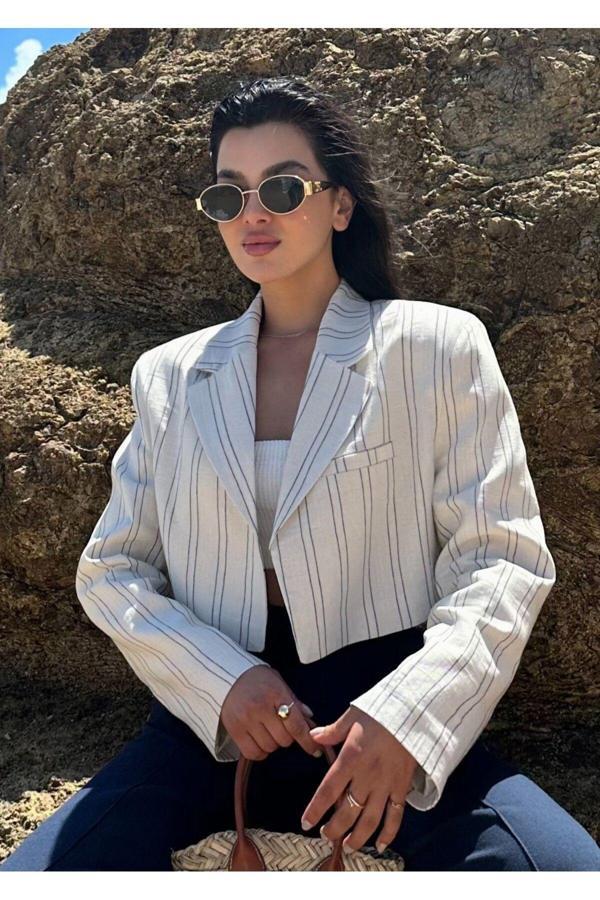 Laluvia Taş Rengi Çizgili Pamuklu Keten Kumaş Crop Ceket - Image 1