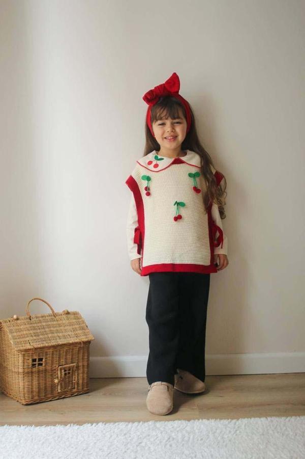 KIZ ÇOCUK KİRAZ MODELLİ TRİKO YELEKLİ 3LÜ TAKIM - Image 1