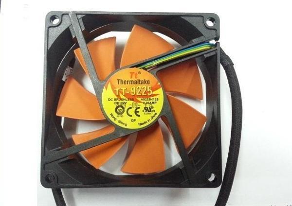 Thermaltake tt-9225 90 mm Fan 4 Pin Pwm li 12v  - Image 1