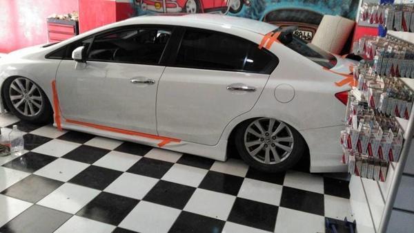 Honda Civic Uyumlu Fb7 Custom Yan Marşpiyel - Image 1