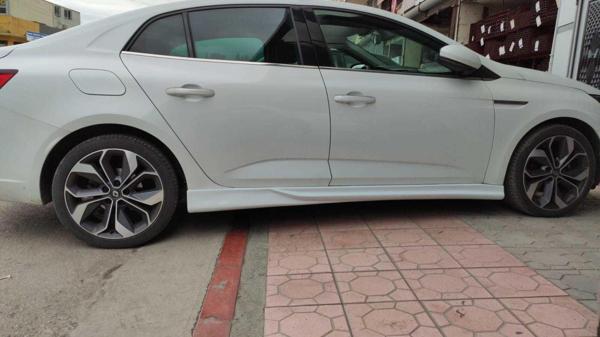 Renault Megane Uyumlu 4 Hatchback & Sedan R Yan Marşpiyel - Image 1