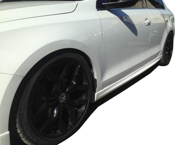 Volkswagen Jetta Uyumlu (2010-2017) R Model Yan Marşpiyel Seti (Plastik) - Image 1