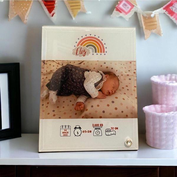Dearens Bebeğinizin Ilk Hatırası, Doğum Panosu, Bebek Anı Çerçevesi, Fotoğraflı -Yazılı Cam Çerçeve Beyaz 18x23 cm - Image 1
