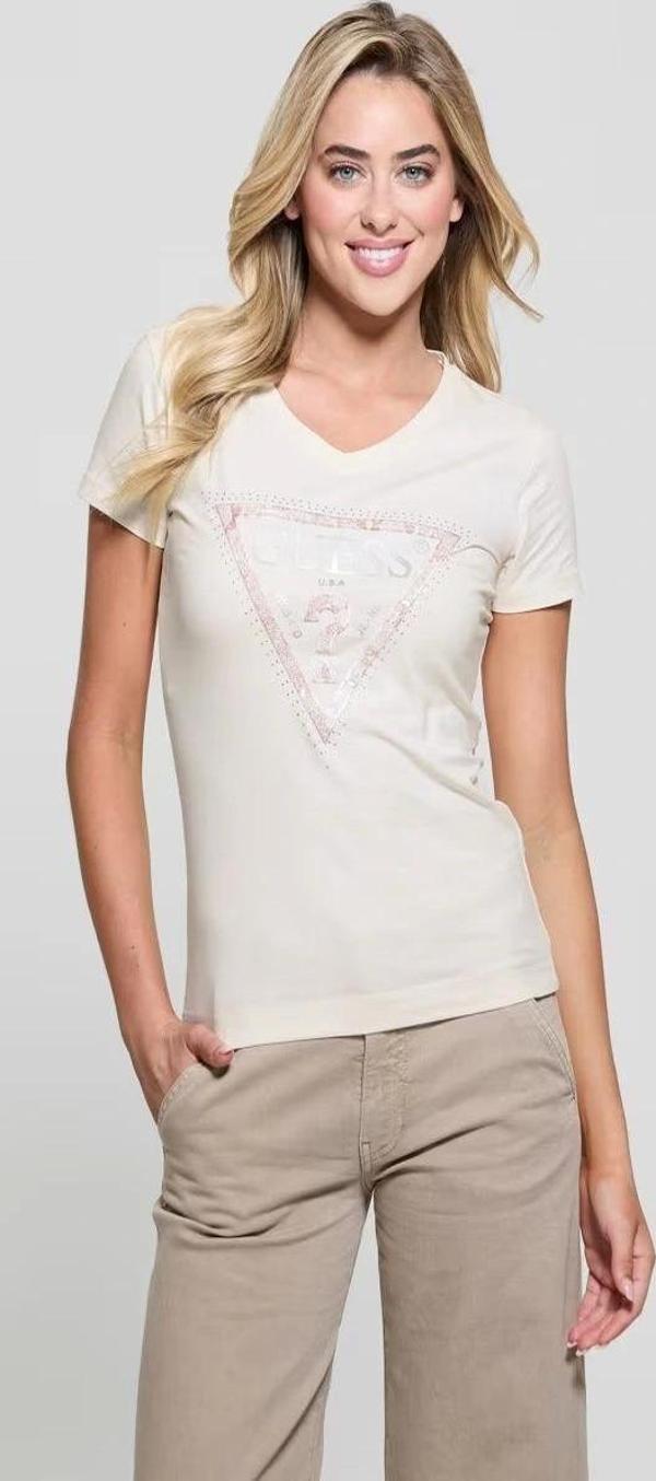 Guess Kadın Beyaz Üçgen Logo V Yaka T-Shirt - Image 1