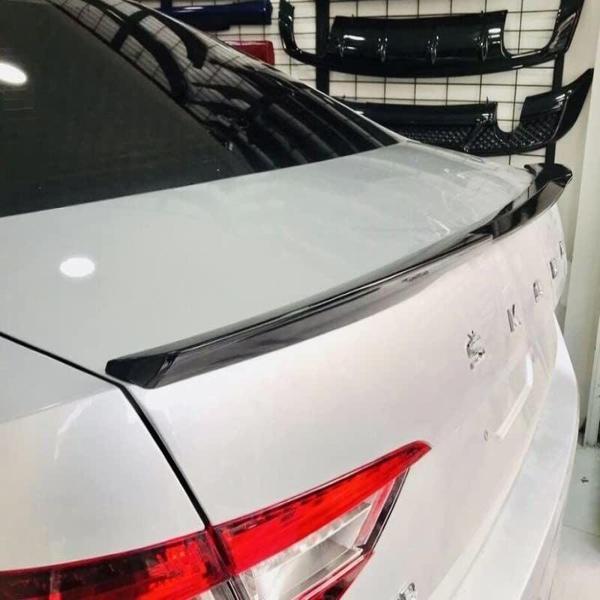 Skoda Octavia M4 spoiler (Pianoblack) 2016-2021 arası - Image 1