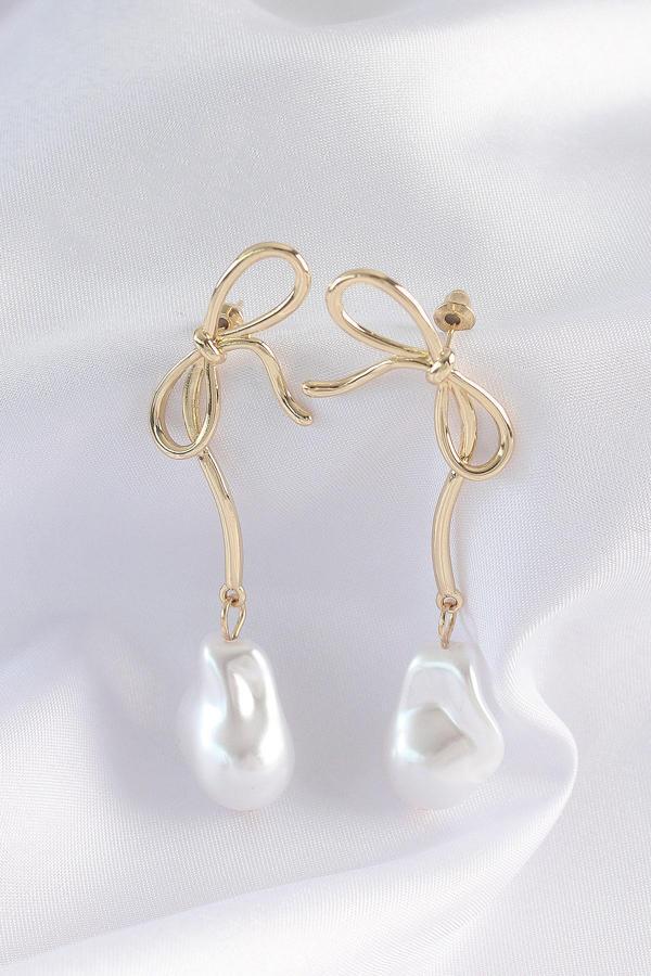 Pirinç Gold Renk Fiyonk Model İnci Taşlı Uzun Küpe - Image 1