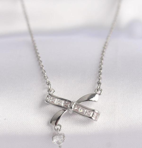 316L Çelik Zincir Gümüş Renk Zirkon Taşlı Kalp Detay Fiyonk Kolye - Image 1