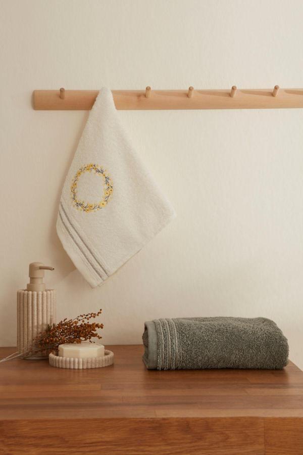 Karaca Home Tina 2'li Nakışlı El Yüz Havlu Seti - Image 1