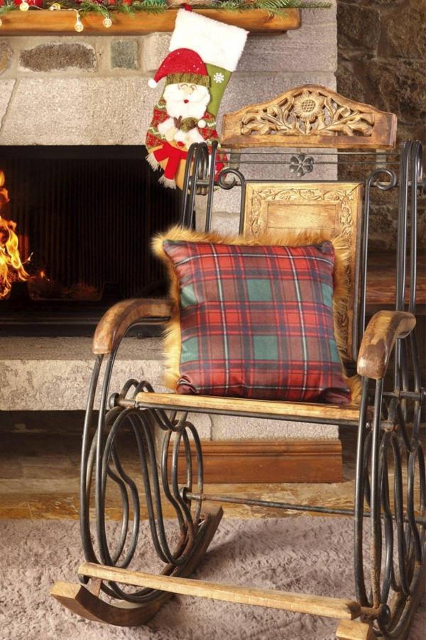 Karaca Home Kırmızı-Siyah Ekose Tüylü Kırlent 45 cm x 45 cm - Image 1