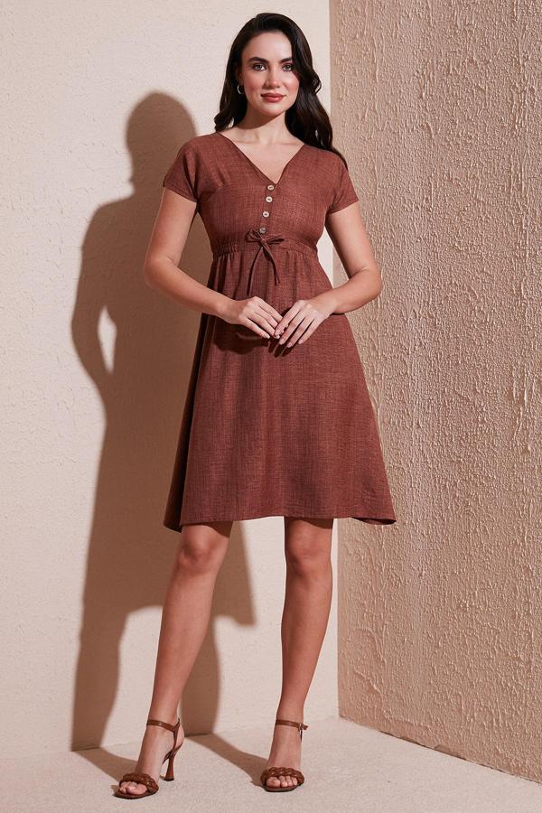 Lela Önü Düğmeli V Yaka Regular Fit Kısa Kollu Midi Bayan Elbise 5865747 KAHVE - Image 1