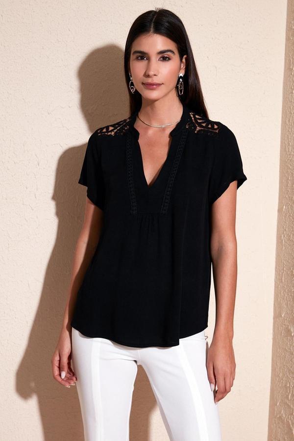 Lela Güpür Detaylı % 100 Pamuk Regular Fit V Yaka Bayan Bluz 611BZ0286 SİYAH - Image 1