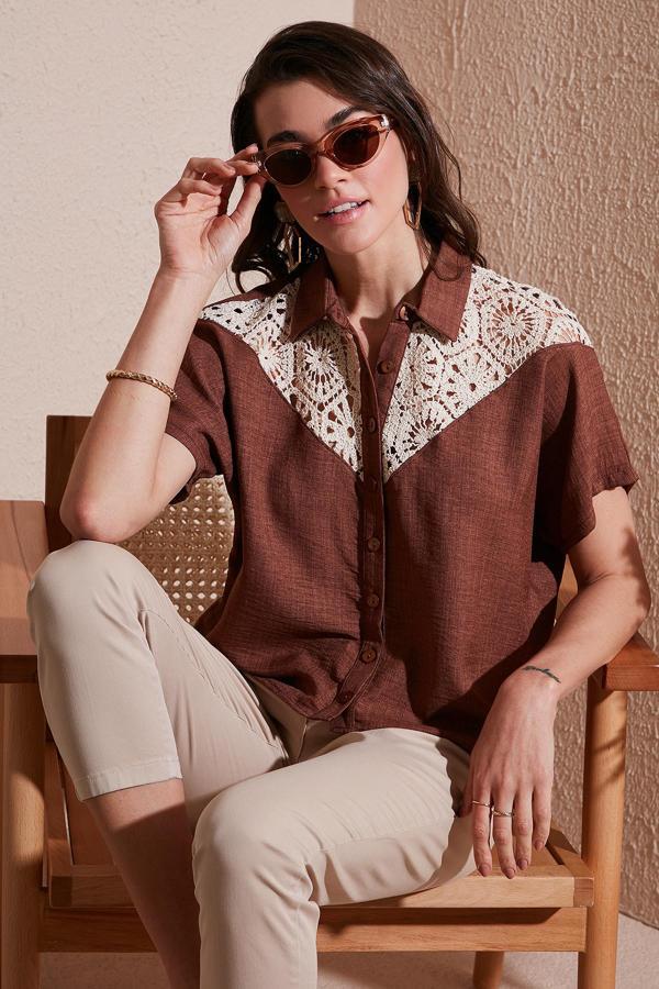 Lela Dantelli Relaxed Fit Kısa Kollu Bayan Gömlek 5865764 KAHVE - Image 1