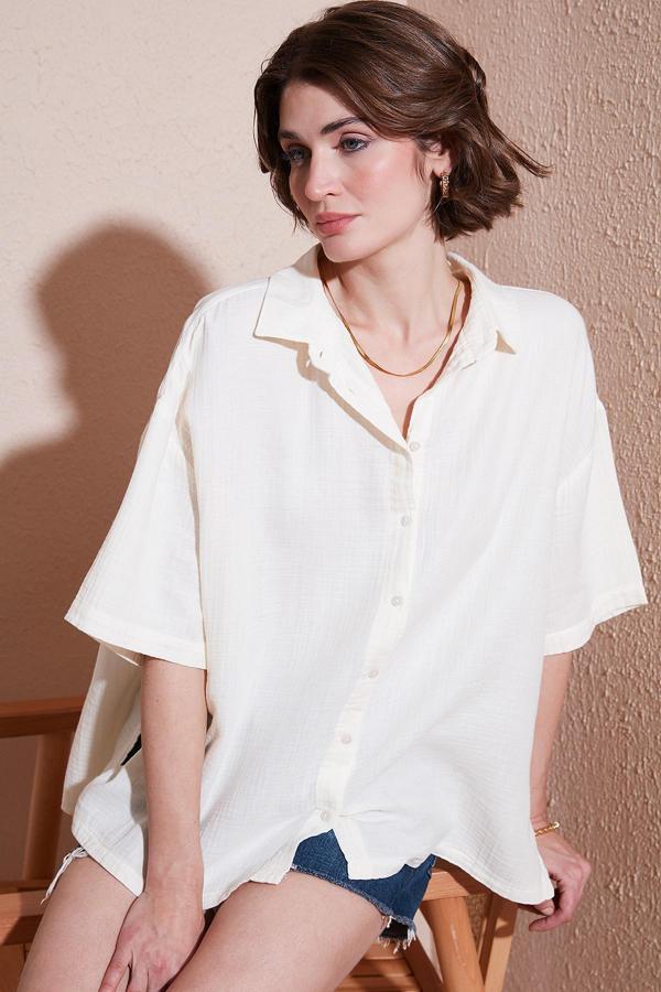 Lela Pamuklu Regular Fit Yırtmaçlı Kısa Kollu Bayan Gömlek CF25S166965 EKRU - Image 1