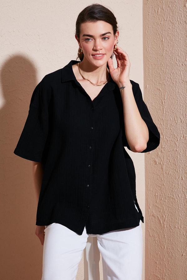 Lela Pamuklu Regular Fit Yırtmaçlı Kısa Kollu Bayan Gömlek CF25S166965 SİYAH - Image 1