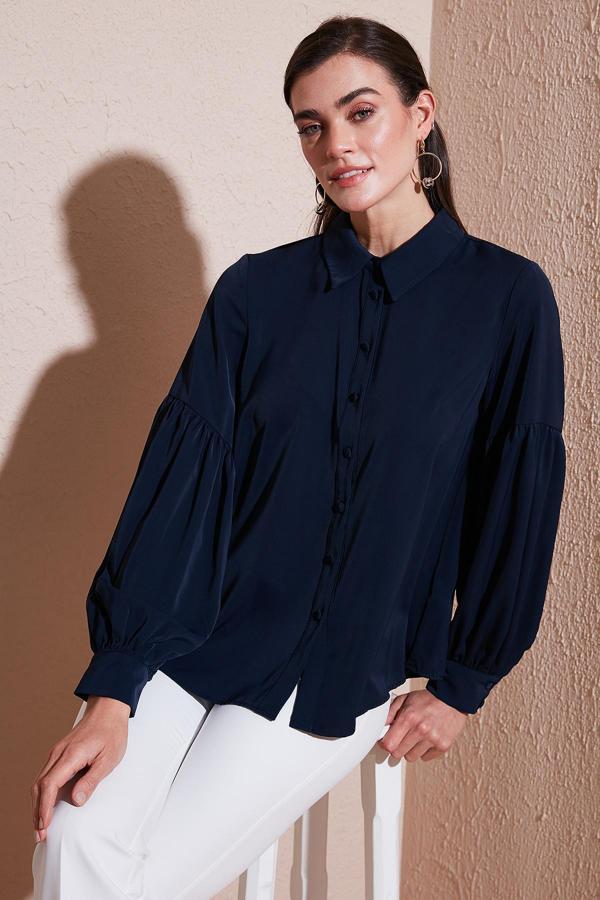 Lela Regular Fit Dikiş Detaylı Düz Yaka Balon Kol Bayan Gömlek 611GO00003 LACİVERT - Image 1