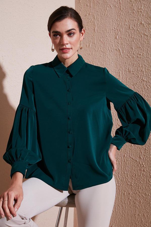 Lela Regular Fit Dikiş Detaylı Düz Yaka Balon Kol Bayan Gömlek 611GO00003 ZÜMRÜT - Image 1