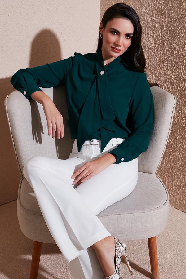 Lela Standart Fit Taşlı Düğmeli Fularlı Yaka Uzun Kollu Bayan Gömlek 611GO00333 ZÜMRÜT - Image 1