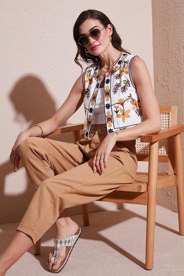 Lela Pamuklu Regular Fit Çiçekli Nakış işlemeli Crop Bayan Yelek 676237 EKRU - Image 1