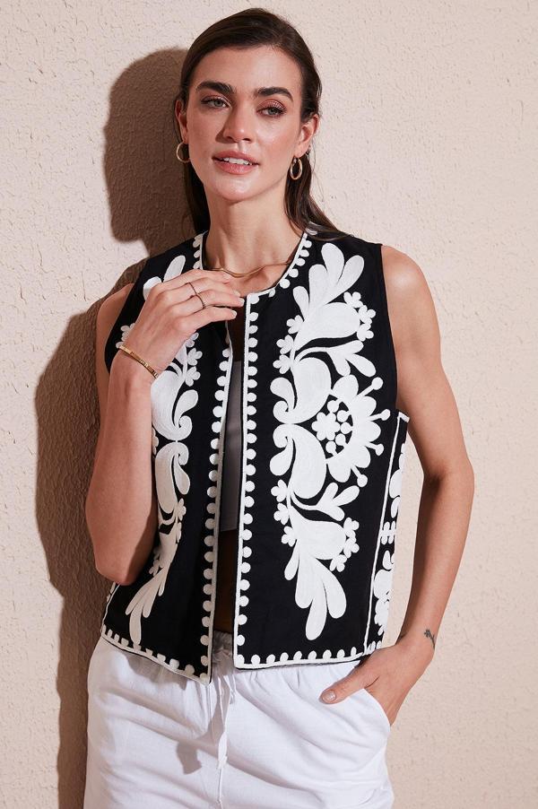 Lela Pamuklu Regular Fit Çiçekli Nakış İşlemeli Bayan Yelek 676238 SİYAH - Image 1