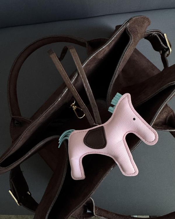 Horse Charm Aksesuar Taba Pembe - Image 1