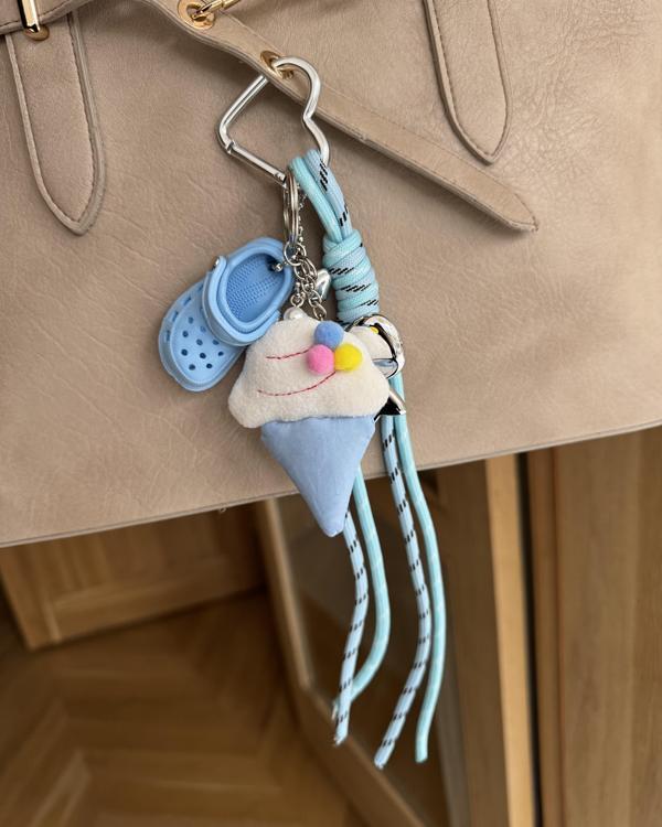 Baby Blue Ice Cream Çanta Askısı Charm - Image 1
