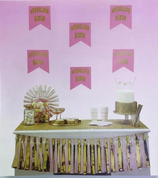 Pembe Üzeri Altın Hoşgeldin Kızım Flama Süs - Image 1