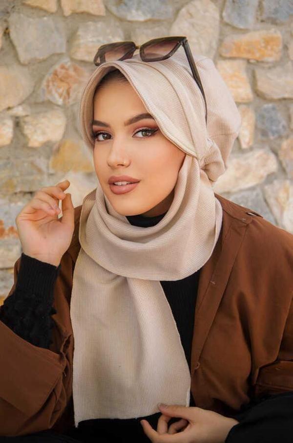 Açık Bej Atkılı Tesettür Şapka - Image 1