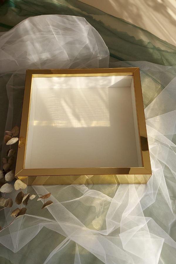 Verda Çerçeve 35X35 Cm Gold Kaplı Fotoğraf Bölümlü Tasarım Gül Kutusu Anı Çerçevesi! Ayna Çerçeve! - Image 1