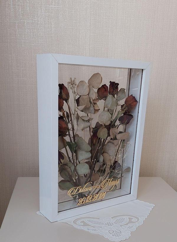 Verda Çerçeve Isimli Beyaz 30X40 Cm Çift Yönlü Anı Çerçevesi! Gül Kutusu Şeffaf Gül Kutusu - Image 1