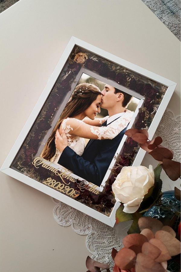 Verda Çerçeve 30X40 Cm Ledli İsimli Yeni Model Anı Çerçevesi- Özel Gün Çiçekleri Gül Tablosu - Image 1