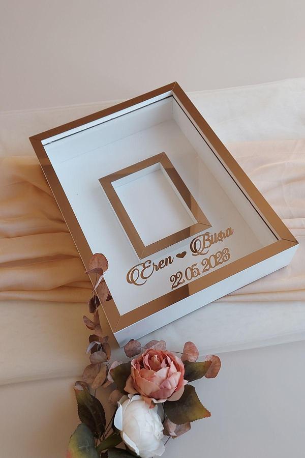 Verda Çerçeve 30X40 Cm Beyaz- Bronz Gül Anı Çerçevesi! Fotoğraf Çerçevesi! Gül Anı Çerçevesi-Hkm Ticaret - Image 1