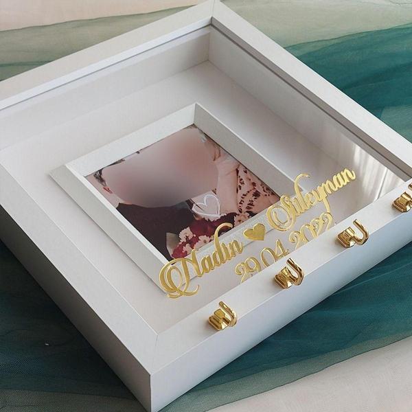 Verda Çerçeve 25X25 Cm Fotoğraf Bölümlü Anahtarlıklı Verda Anı Çerçevesi-6 Cm Derinlikli Anı Çerçevesi - Image 1