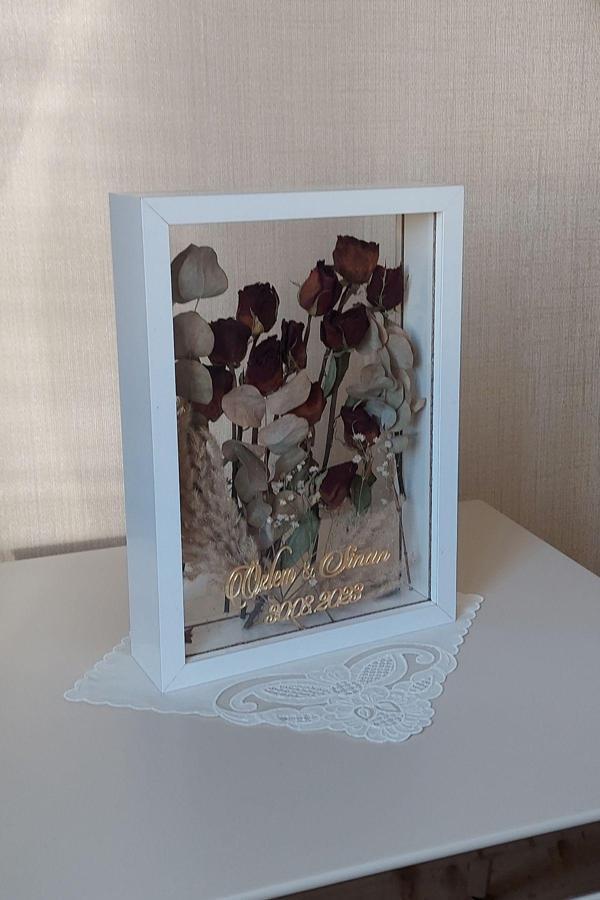 Verda Çerçeve İsimli 25X35 Cm Çift Yönlü Derin Gül Çerçevesi! Gelin Buketi Çerçevesi! - Image 1